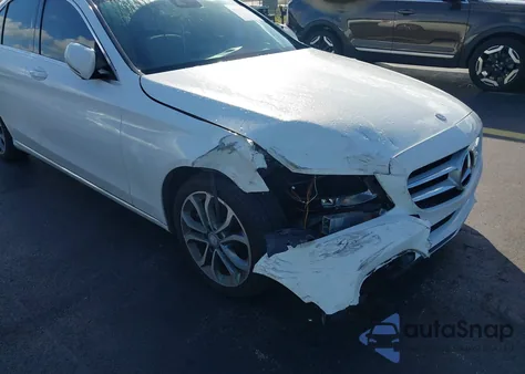 2016 Mercedes-Benz C 300 из США, поврежденный, VIN 55SWF4JB6GU155033